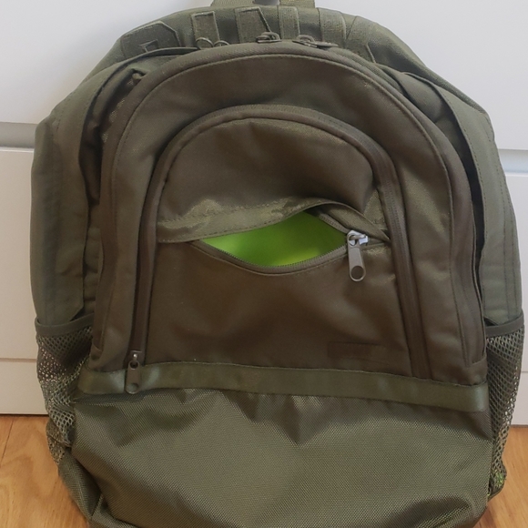 Backpack - Picture 2 of 6